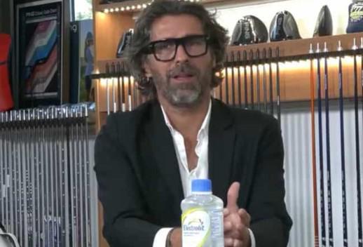 埃斯库德回顾塞维德比：有次去客场，更衣室一股很浓的氨水味