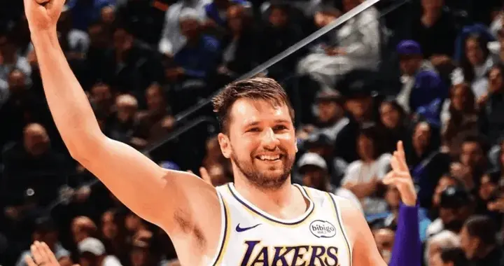 湖人135-118击败快船 球员评价：3人满分，4人及格，2人崩盘