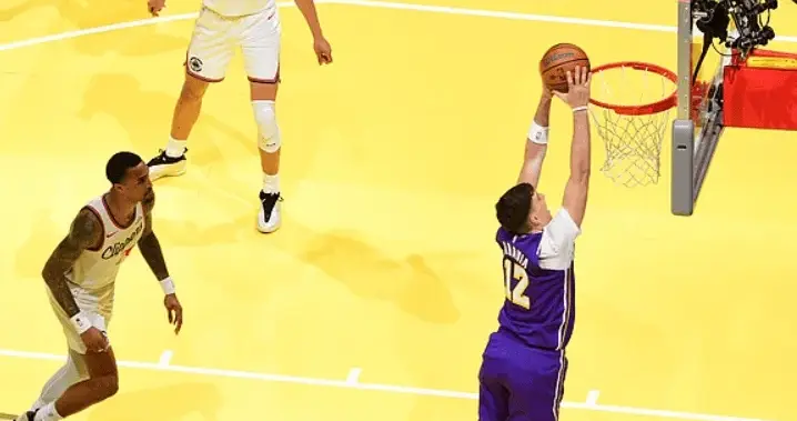 湖人三巨轰99分，却曝最大隐患！首发替补严重失衡，八村下替补吧