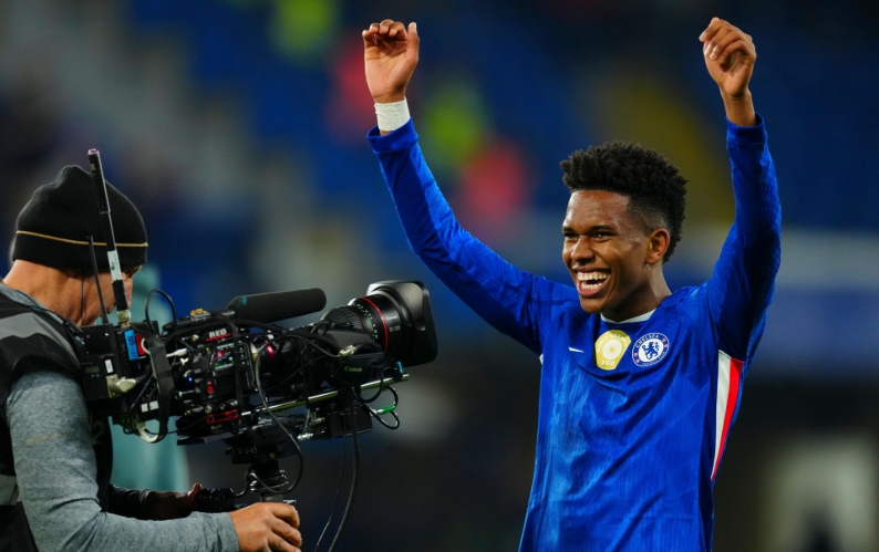 每体：埃斯特旺曾渴望去巴萨 但因和亚马尔位置重叠遭拒