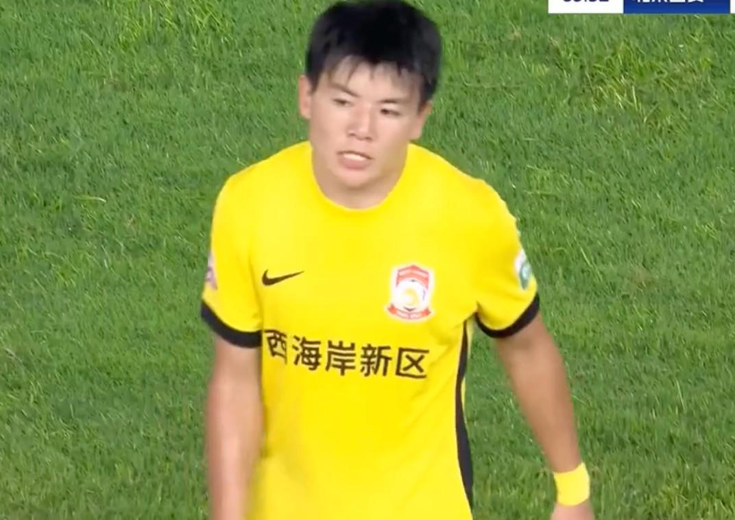 记者：徐彬可能外租葡萄牙，会考虑个人意愿；12月初回国集训