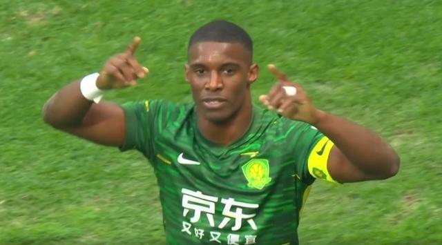 上演大四喜斩获金靴，法比奥当选中超官方第30轮最佳球员