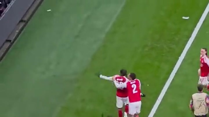 气氛组队友！实拍马杜埃凯破门 萨利巴搞笑庆祝