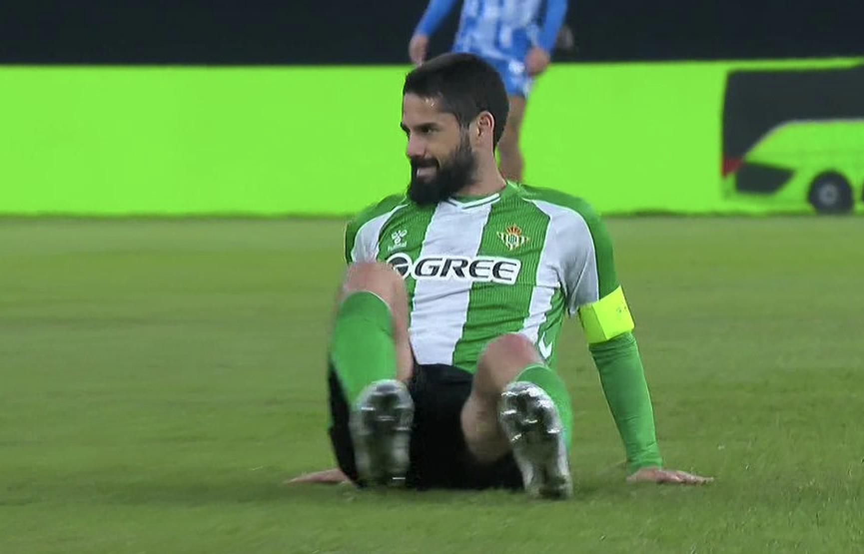 刚复出不久又伤退，伊斯科与队友阿姆拉巴特相撞后被换下