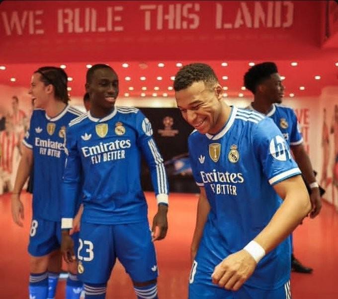 记者：皇马更衣室很团结，球员私下进行了交流以保持竞技表现