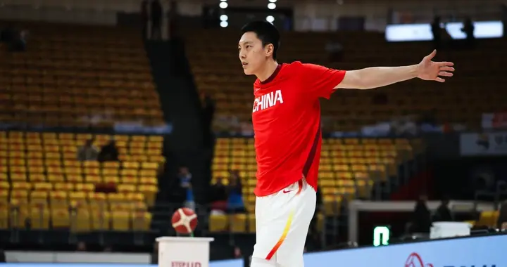 全场5中0仅得2分！中国男篮输球头号罪人？郭士强别再让他首发了