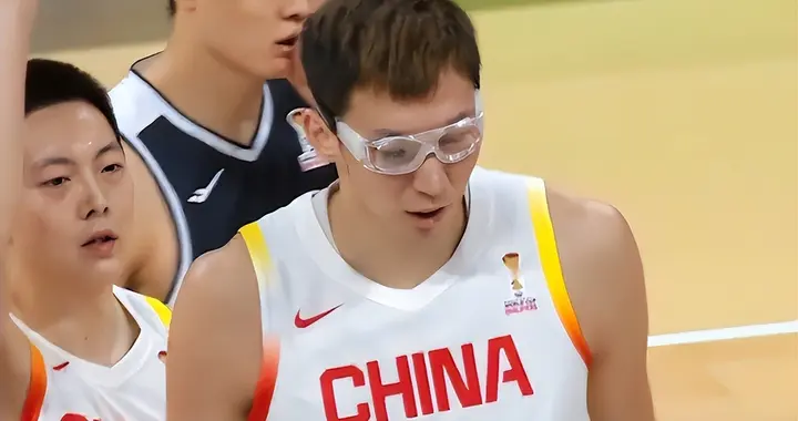 再战韩国怎么变？控卫只能靠赵睿，放弃周琦打转换，锋线防李贤重