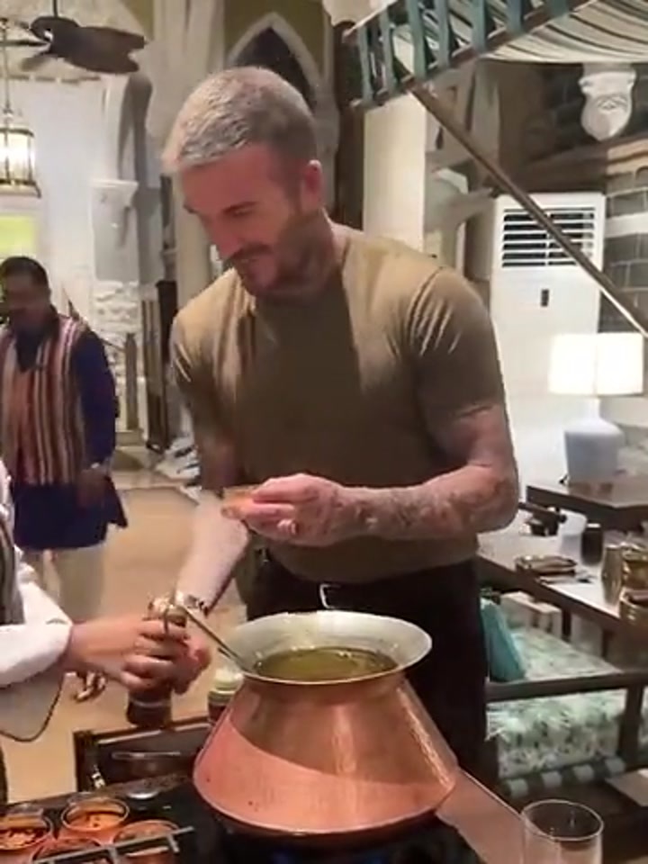 干净又卫生兄弟们！贝克汉姆印度行 品尝当地特色美食