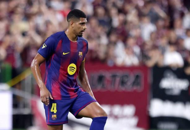 巴萨官方：阿劳霍因胃部感染病毒缺阵；佩德里获得医疗许可