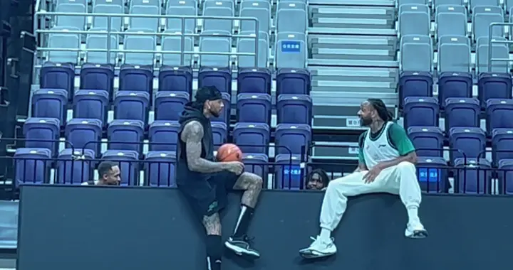 辽篮媒体人！四外谈笑风生，乌戈带6小将训练，继伟手帝回归训练