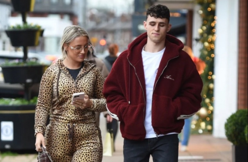 好事将近？福登被拍到与女友一同逛珠宝店挑戒指