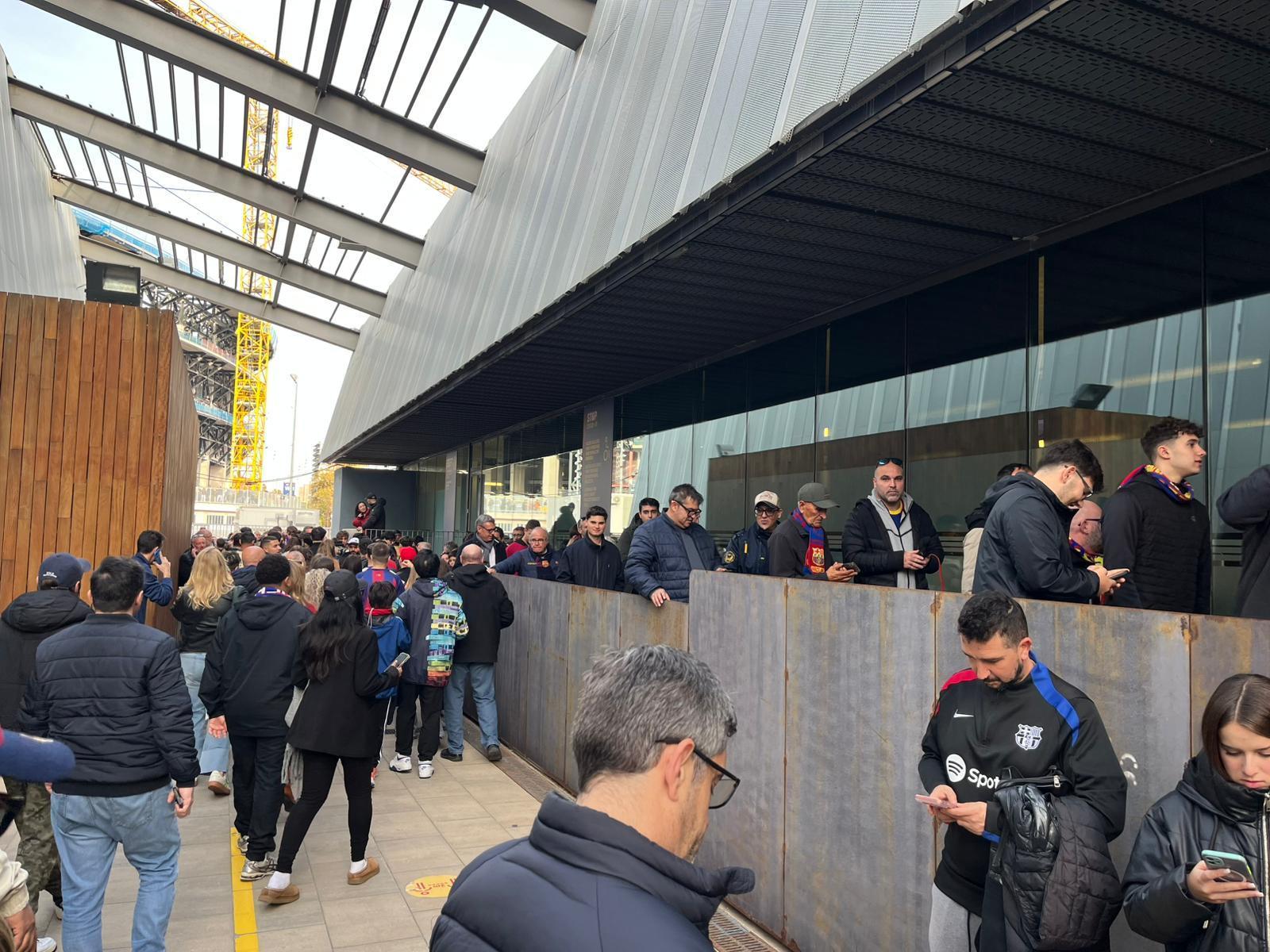 世体：因巴萨官方APP问题，约2000人无法下载门票进入球场