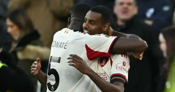 利物浦生涯英超首球！伊萨克推杆破门，破210天球荒，冷静庆祝