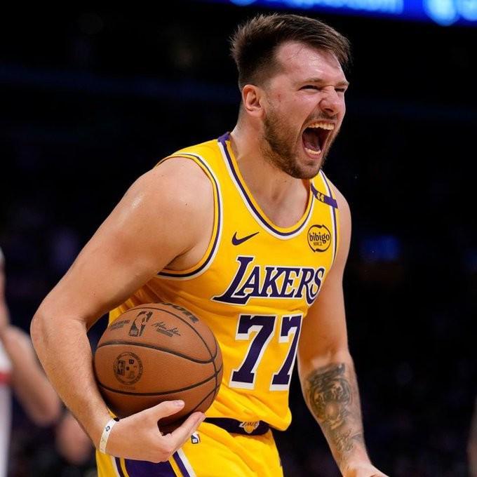 东契奇仅用15场拿到赛季500分100板100助，追平自己保持的NBA最快纪录