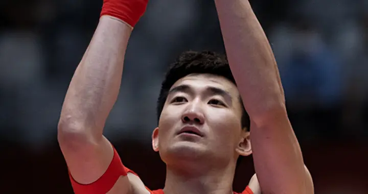 后卫真别全选防守球员了！孙铭徽徐杰不让进，进攻都差成啥样了！