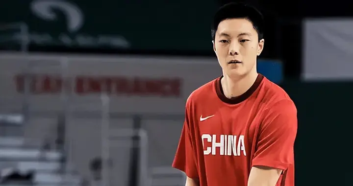 胡明轩近3场对韩国19中0！上篮被干扰，三分打铁，防守又防不住！