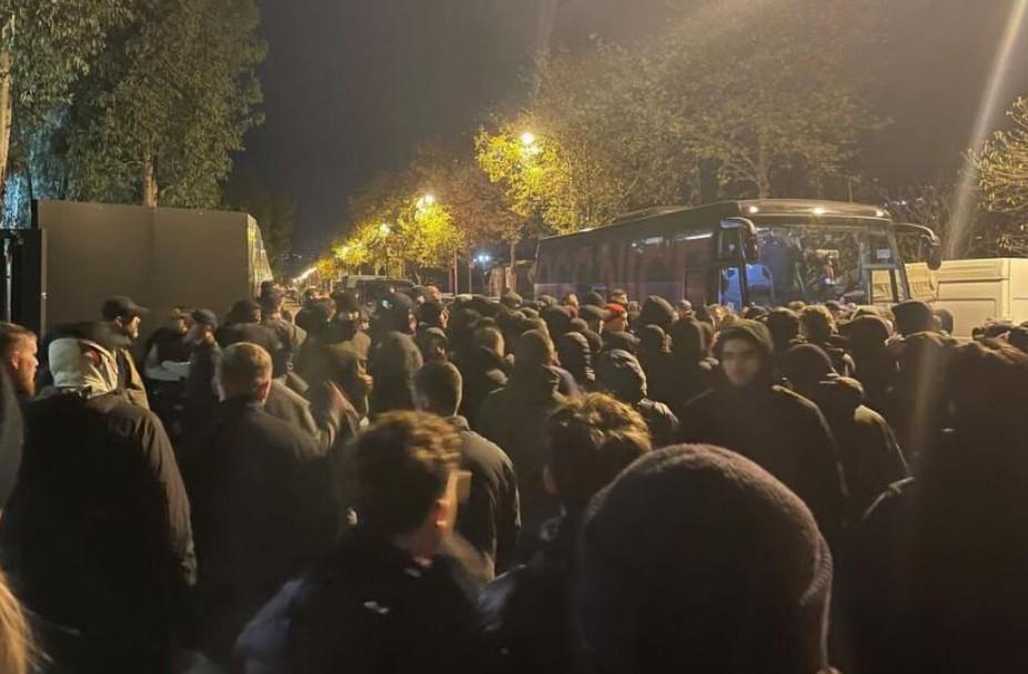 队报：不满球队表现，尼斯球迷殴打了两名球员与体育总监