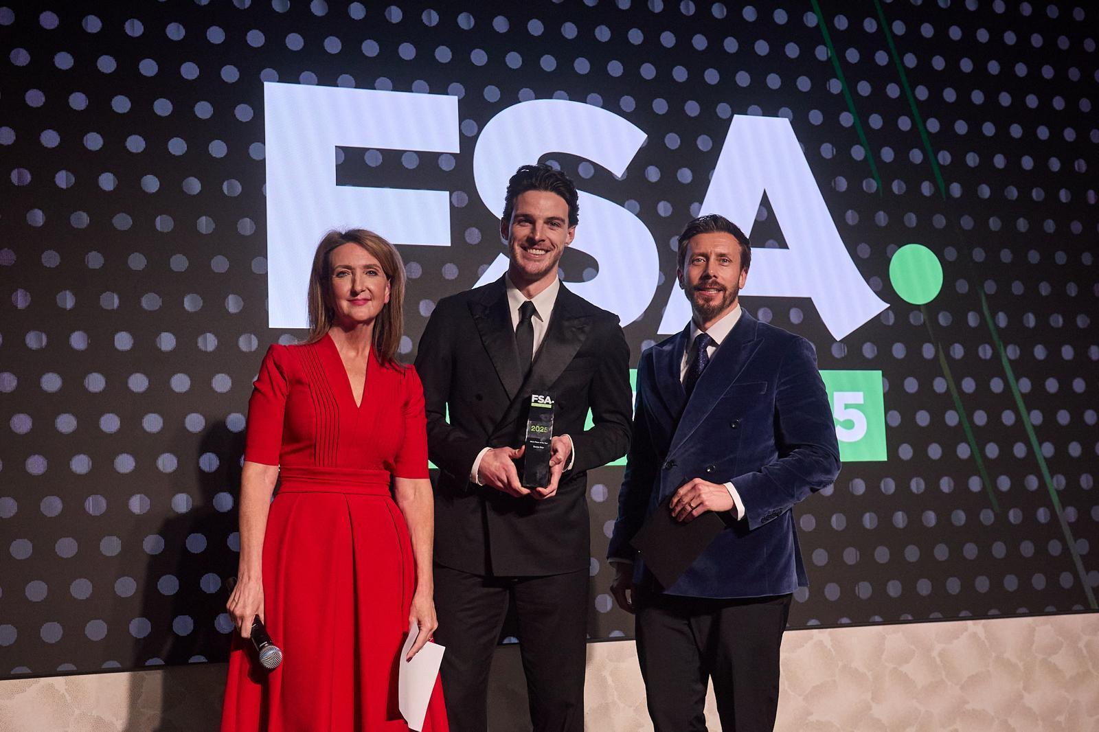 官方：阿森纳中场赖斯荣获FSA年度最佳男足运动员