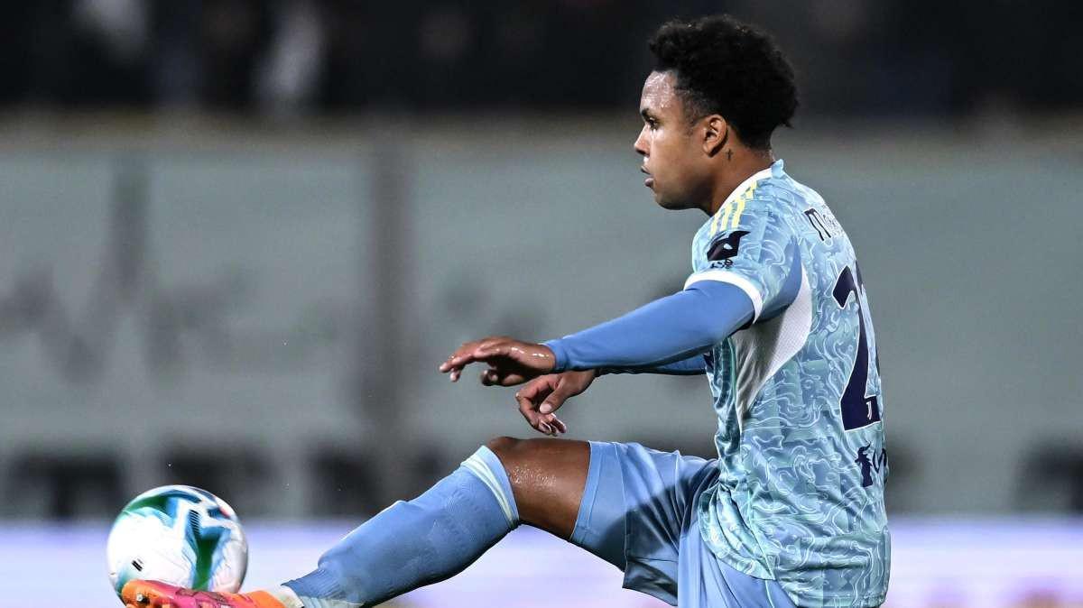 意媒：年薪300万欧的麦肯尼希望涨薪续约，但尤文不愿意接受