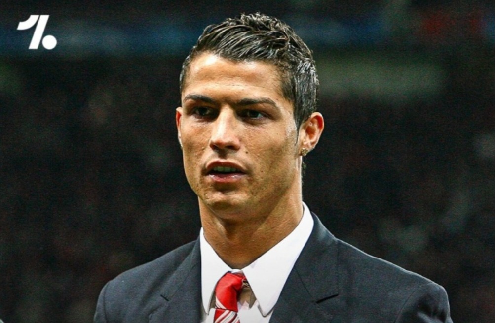 17年前今天C罗首次捧得金球 梅西、托雷斯二三位