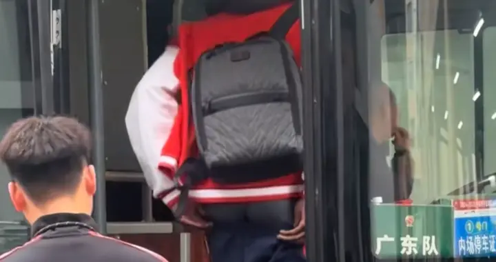 广东启程俱乐部杯！萨姆纳不提裤子，奎因帅气，杨溢也随队出征！