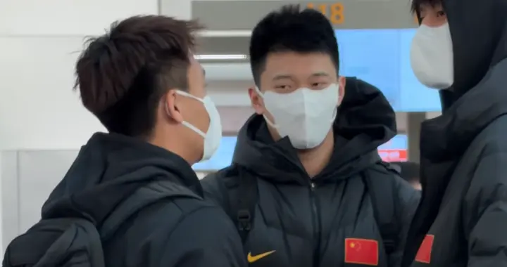 男篮启程回国！球员情绪低沉，北京3将洽谈，明日开启俱乐部杯！