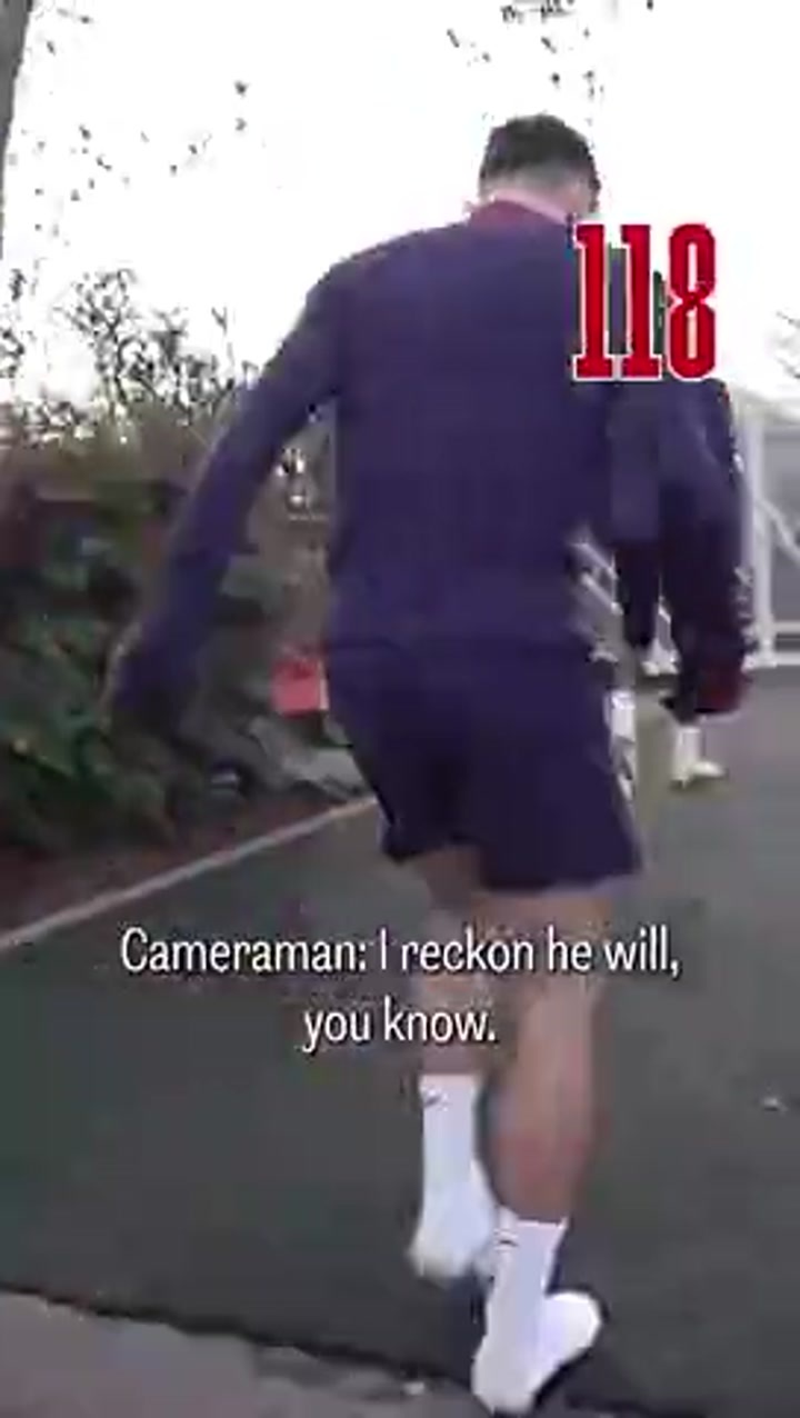 游刃有余！福登从更衣室连续颠球414下到达训练场