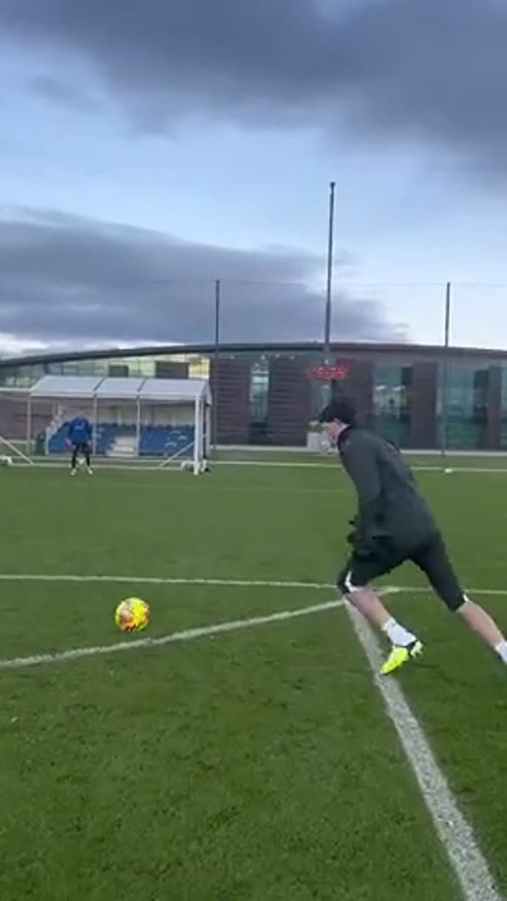 帕尔默训练远射弹无虚发 朝埃斯特旺做鬼脸庆祝