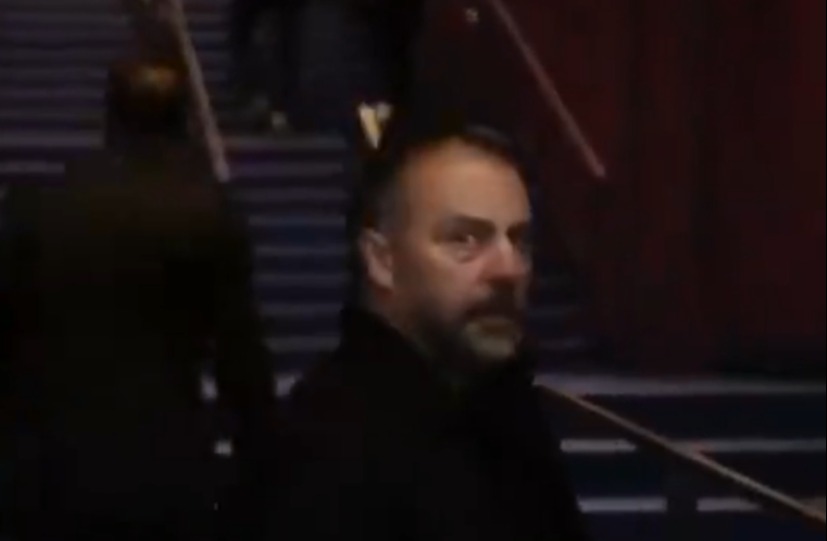 不敌巴萨！赛后西蒙尼直接离场 弗里克追到通道拥抱致意