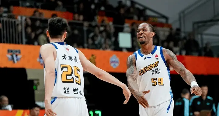 广厦103-99青岛迎3喜1忧！2新外援太好用，赵嘉仁太准了！