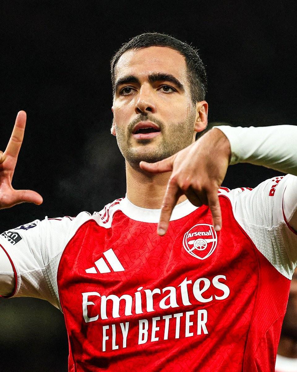 梅里诺是2025年英超阿森纳队内射手王，也是同期英超头球王