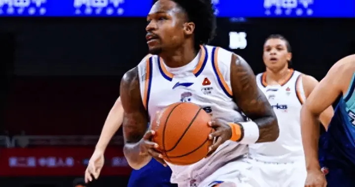 上海大胜宁波！四外援统治攻守，王哲林李添荣齐爆，全队氛围极佳