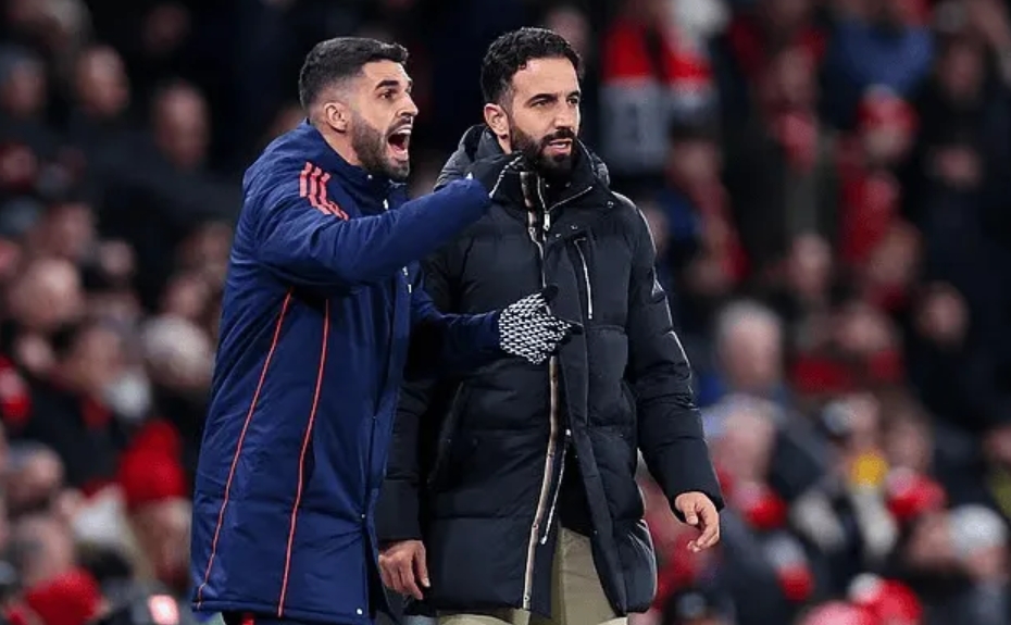 阿莫林称赞曼联定位球教练：我如果是罗布森 他就是我的穆里尼奥