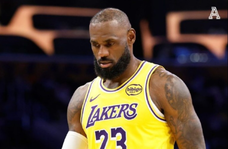 战猛龙詹姆斯仅得8分！连续1297场得分上双神迹终结