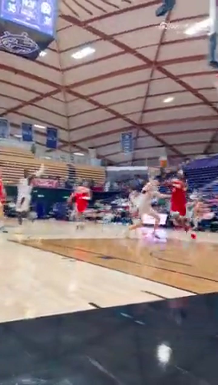 场边实拍杨瀚森精彩表现 砍下20分7篮板7助攻2抢断2封盖