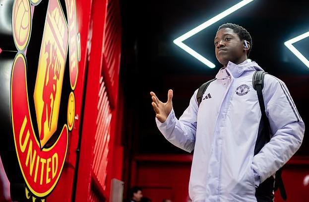 邮报：梅努希望冬窗离开曼联，有12家俱乐部对他感兴趣