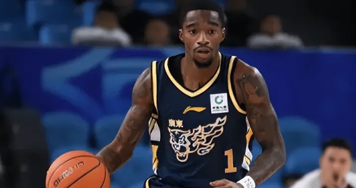 广东3外适配度太高！奎因萨姆纳轮番轰炸，萨林杰态度回暖顶内线