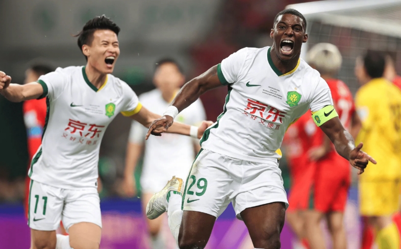 跟队记者：赛后法比奥一直在反复说“我终于有冠军了”