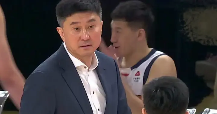 杜锋愣头青！杜润旺张文逸上场攻守全崩仍坚持用，真不打算弃用？