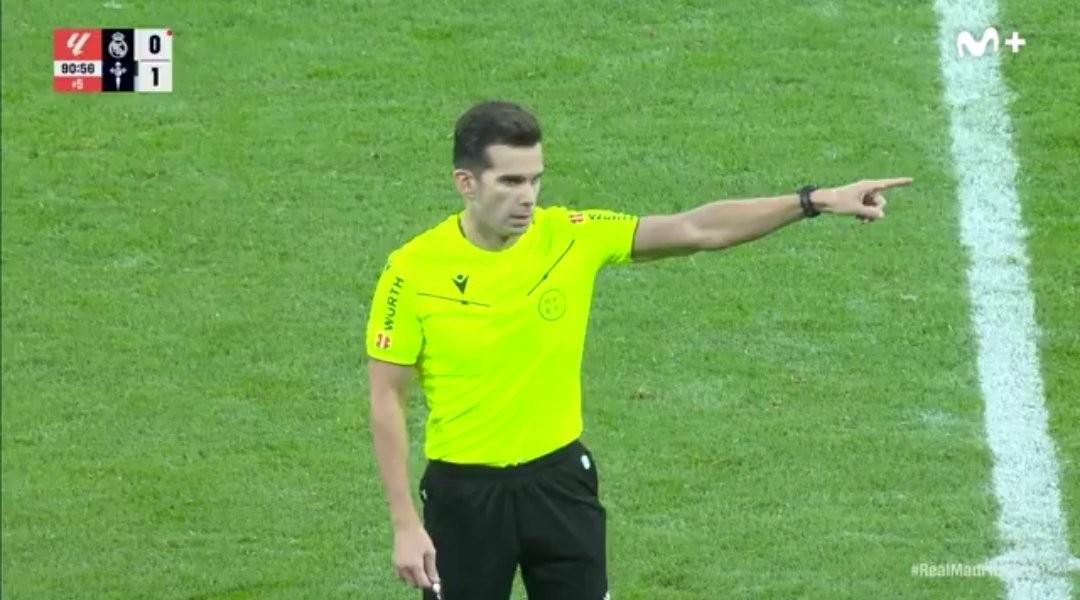 新卡牌大师？皇马本场主裁金特罗本赛季9场西甲出示8红42黄