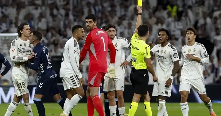 皇马一战3红6黄！金哨详解争议判罚：2红没问题，输球别怪裁判