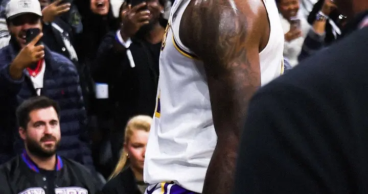 末节12分3助攻！原来不是詹姆斯不行了，而是他在解锁奥运会模式