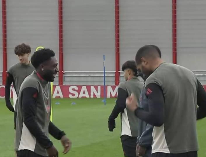 阿方索参加了拜仁的完整合练，德媒：对葡体时他可能短暂出场