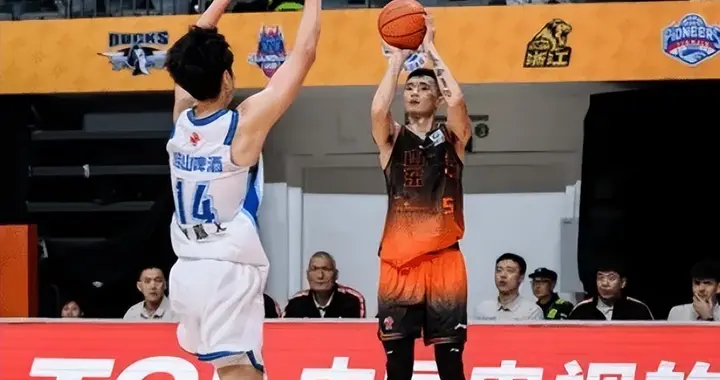 山东杯赛收获两大悍将！谢智杰防守制霸，陈林坚得分篮板全面带动