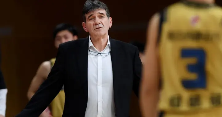 王世龙顶替贝帅成同曦主帅冲季后赛！但就这配置耐心培养新人吧！