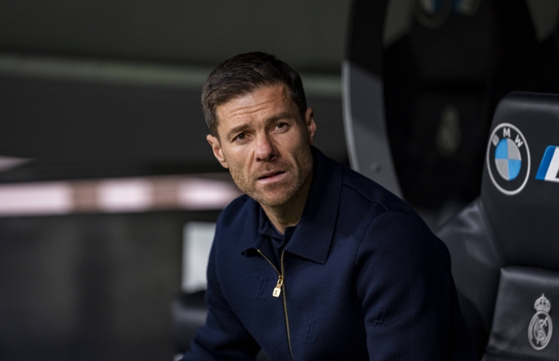 记者：阿隆索其实已经下课 没官宣是怕新主帅打曼城也惨败