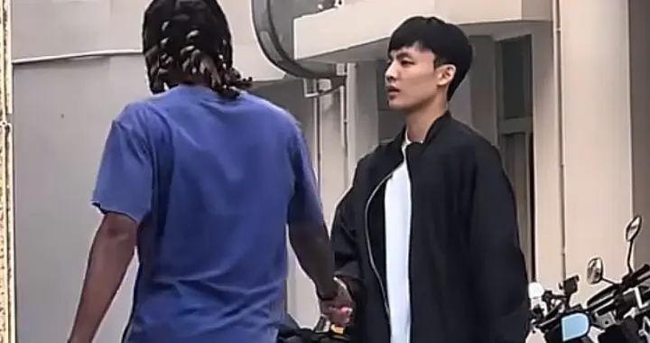 麦考尔伤情揪心，拉伤崴脚不矛盾，交易没道理，徐杰慰问彰显温情