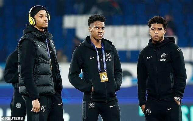 邮报：埃斯特旺对未能出战本周欧冠感到失望