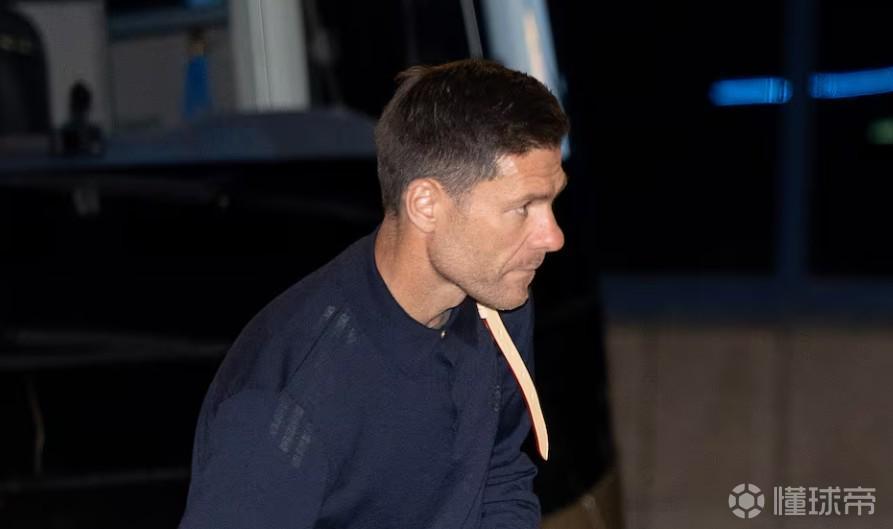 世体：皇马想让阿隆索带队踢西超杯，这个计划已酝酿许久