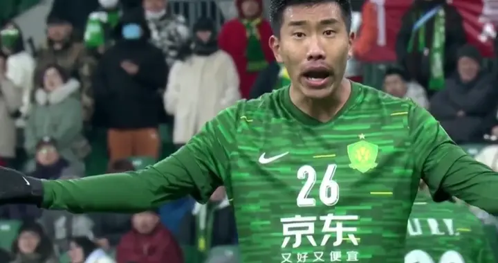 亚冠激烈冲突！15人互相推搡，3人染黄柏杨染红，国安3次恶斗